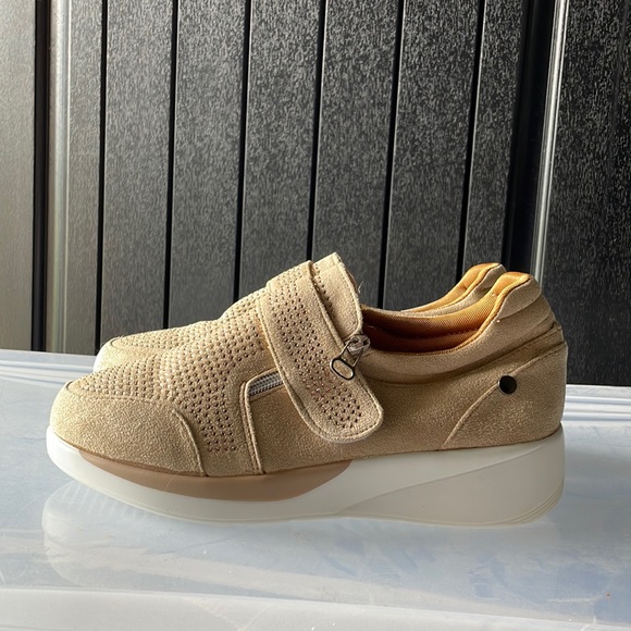 Shoes - Tan Sneakers